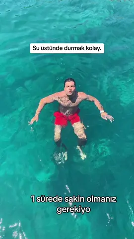 Denizin ortasında başın dışarıda yorulmadan saatlerce durmak düşündüğünüzden daha kolay. Kimler böyle durabiliyor? Soruları bekliyorum yoruma.#buraklayüzüyorum #yüzmedersi #yüzme #deniz 