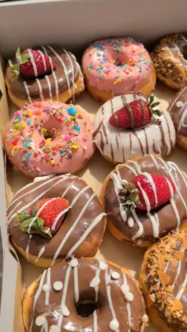 Commande de 30 donuts et une box de ramadan à 550da😍 pour plus d'informations contactez-nous 🥰 ❤️  #CapCut #donuts #alger #dz #commande #fyp #box #donuts🍩 #Ramadan #sweets #🇩🇿 #kouba #chocolate #pourtoi #cadeau #livraison 