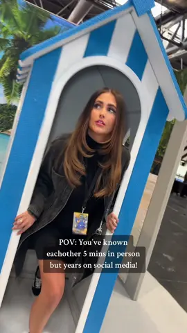 Literally have watched eachothers content on tiktok for so long so you feel like you know eachother, then finally met in person today and was like 2 peas in a pod 🥰 I love the power of tiktok!! The ending 🤣🤣🤣🤣 @@emmalouuisse @The Creator Co.  #trend #twin #friends #funny #lipsync #tokfest #mumtok 