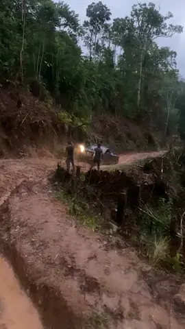 Nissan frontier np300 | mostrando el poderío que tiene💪😤🔥 #4x4offroad #power #nissanfrontier #nissannp300lomejor 