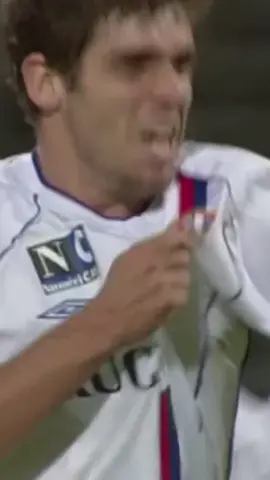 Le meilleur tireur de coup-franc de l'histoire ?  Partages nous en commentaires des anecdotes sur le football ! #fyp  #pourtoi  #football  #mbappe  #juninho  #messi  #bresil  #france  #ol #lyon  #ldc #ajaccio