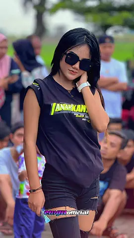 Menyala ca 😎🔥… @ichachellow @tiaara jelitta @BENNY MUSIC AUDIO … #karnaval #gondang #mojokerto #fyp #sound #soundhoregjawatimur #battle #ceksound #soundman #bennymusic #dancer #viral #brewog_audio #blizzard #riswandaaudio #xyzbca 