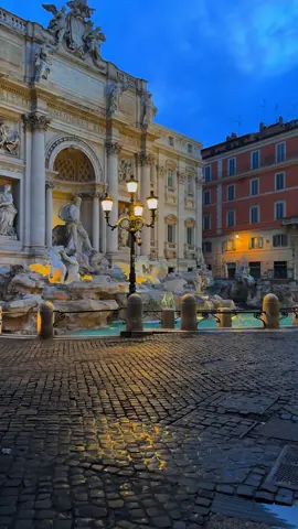 Fontana di Trevi 😍💫 #fontanaditrevi #trevisfountain #fountaintrevi #roma #rome #italia #italy #romacittàeterna #romapersempre💛❤️ 