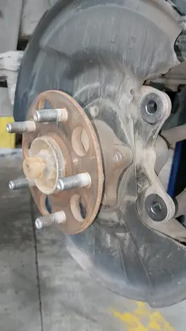 Replace Wheel bearing Toyota camry 