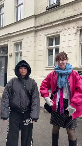 shout out to the best camerawoman 🫶 #dance #pawpaw#friends #berlin #student #fashion #fashionstudent 