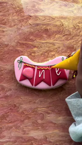 #creatorsearchinsights #sweetandsavorykaty #sweetandsavorykaty24 #decoratedsugarcookies #royalicing #royalicingcookies #decoratedcookies #cookiedecorating #cookiesoftiktok #cookietutorial #tutorial #howto #baking #desserts #art #satisfying #oddlysatisfying #relaxing 