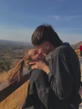 #canciones#Que bonito es besar cuando amas de veras💘💘 #music #rafaelsantos#dedicarvideos #viralvideo  #vallenstosromanticos #Parejas #parejasgoals