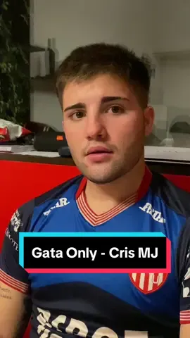 Hoy desglosamos uno de los temas del momento. “Gata Only” de Cris MJ, una historia que nos deja una gran enseñanza; nunca sacarle el partido de fulbo a papá. •ig: Payeros_ #parati #foryou #fyp #amigos #humor #enseñanza #messi #sporle #susvielles 