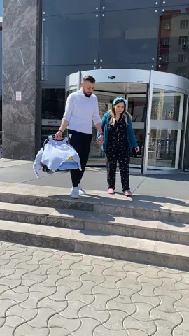 Bir yarımız eksikti sen geldin tamamlandık oğlum 🥹☺️maşallah bize 🧿🥰#bebeğimdoğdu #anneoldum #annebabaolduk #ailem #hastaneçıkışımız 
