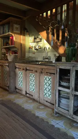Easter in my kitchen #myvintagehome #rusticinteriors #vintagekitchen #rustickitchen #cottagekitchen 