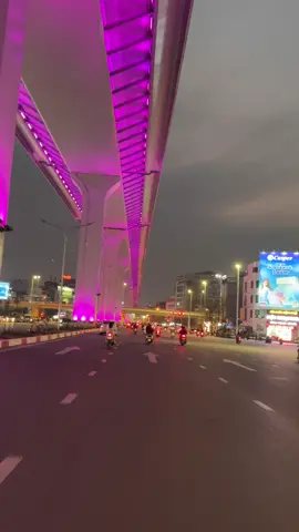 Video gốc đoạn ngã tư Vọng nhé ạ, các bác tải về chèn nhạc lung ling lên đi ạ 😁 (insta: tiep_phung)