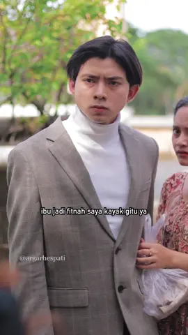 Mbok-mbok ini orang yg tak terduga. Siapa dia? #SerialTikTok #TikTokTainment #TikTokSeries #TikTokSeriesFuture #drama #argarhespati #suneedaycreative #dramatiktok #viraltiktok #kehidupan #ceo #pacar #cinta ##selingkuh##orangtua