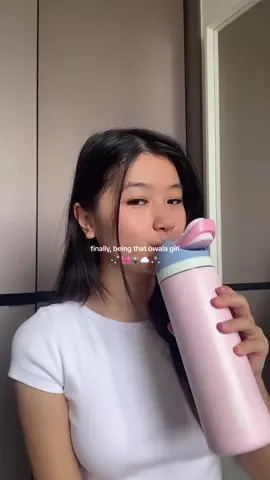 the color combo is too cutee! 🧁🥹🫶🏻 #owala #owalawaterbottle #Lifestyle #owalasg #fyp 