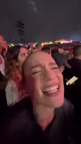 Carol Biazin dando a vida pra cantar Garden no show da sza ontem a noite 😭 #carolbiazin #carolbiazinstories #anacaetano #anacaetano #cover #sza #show #foryou 