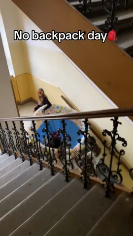 Kdo vyhraje? 🤪 #nobackpackday #bpa #fyp 