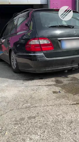 Incontinent brake lines on grandpas #mercedes #w211 #topspeedgermany #mechanic #mechanicsoftiktok 