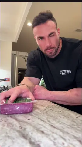 This is your sign to mealprep your food 🫡 #noeldeyzel #mealprep #workout 