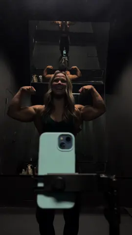 Every gym girl’s dream #fypシ #gymgirl #gymcouples #gym 