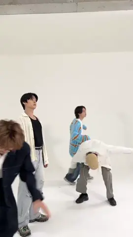 حسيتها منسوبه على دبكه لينو ايان هيون تشان #ستراي_كيدز_عاصفه_الكيبوب #ستراي_كيدز_ملوك_الكيبوب #ستراي_كيدز_ممهدين_الطريق_للجيل_الرابع #ستاي_للأبد #لينوري #هيونجين 