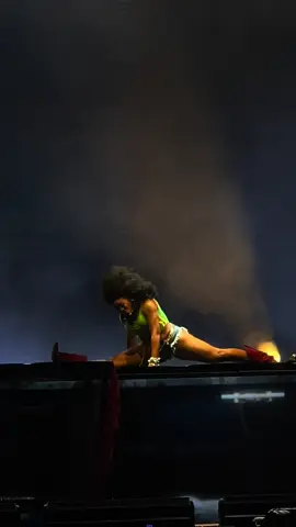 SZA AT LOLLA!! juro achei q tinha chego no céu nessa parte 😭 #sos #lollapalooza #sza #szasos 