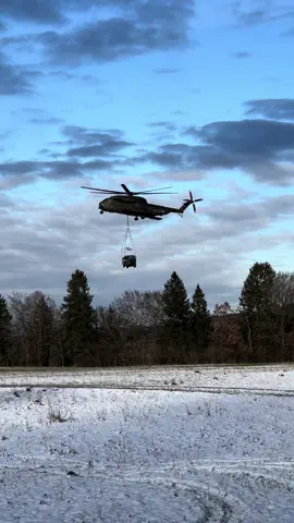 German Air Force CH-53 helicopter with external cargo🇩🇪 . . . . . . . . . #apple  #military #hubschrauber #airforce #bundeswehr #engineering #germanairforce #bordsicherungssoldat #heliopsmag #helikopterlovers #heliporn #helicopter  #ch53  #reelsinstagram #bestoftheday #videooftheyear #viral #militaryaviation #avgeek #aviation #vertigalmag #verticalvalor #ifindyourlackofdownwashdisturbing  #charlyhorse #mighty  #flyby 