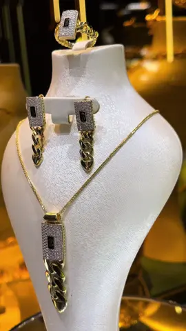 @bijouterie.safir31 Mrhba bikom ❤️❤️❤️🇩🇿🇩🇿#foryoupage #VoiceEffects #foryou #viral #fyp #cejour #اكسبلورexplore #blink 