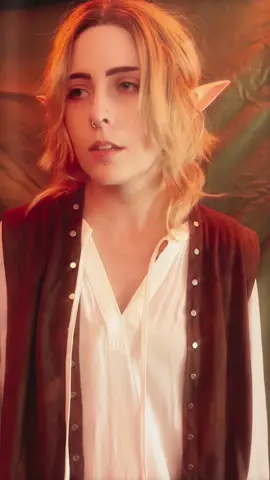 “Be happy Feyre.”  #tamlin #tamlincosplay #acotar #acotarcosplay #acomaf #acowar #springcourt #acourtofthornsandroses #acourtofmistandfury #acourtofwingsandruin 