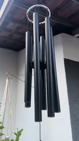 Tenho certeza que após esse som nenhum outro sino dos ventos será igual a esse! Sua melodia traz paz e tranquilidade para o ambiente, tornando o aconchegante e harmonioso! #sínodosventos #harmonianoambiente #paz #tranquilidade 