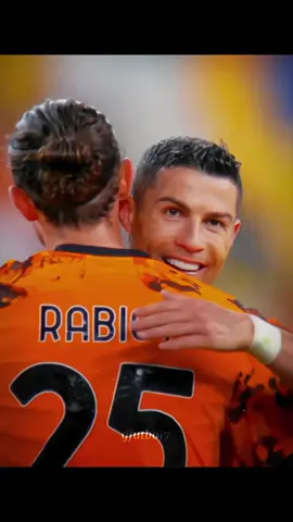 Orange version 🤩 #ronaldo #juventus #goat #happy 
