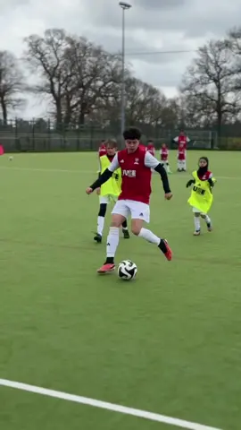 FUSE X ARSENAL FOOTBALL DEVELOPMENT - Day 1 experience‼️ In today’s training sessions Coaches Tan and Beni focused on ball mastery and overloads ⚽️  Our purpose is on making sure the players understand the 4 corner principles of Arsenal: 🔴 Effective team player ⚪️ Efficient mover 🔴 Life long learner  ⚪️ Champion mentality #ITSTIMETOFUSE 😎 #arsenalfootballdevelopement #arsenal #soccercamp #fusesoccer #londonexperience #footballcamp #football #Soccer 