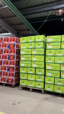 Don't be slow! Our prices are low. Hurry before stock runs out! 🫶🏻🫶🏻🫶🏻 #blfreshfruits #importedfruitsupplier #coldstorage #pears #longgan #crimson #lemon #fujiapple #BLkarachi 