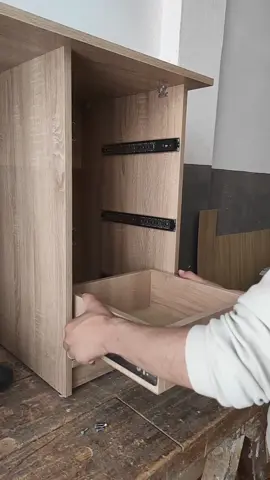 طريقة تركيب الادراج #wood #woodworking #carpenter #mdf #نجارة_الخشب #shortvideo #اصنعها_بنفسك #حرف #نجاح #نصائح 
