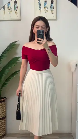 Classy outfit for you 🙌 #@Riya Fashion #classyoutfit #classytops #offshouldertop #outfitideas #tiktokshopph #WomenOfTikTok #foryourpage 