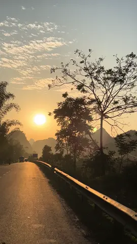 Chỉ là ai cũng có những ngày trẻ, rồi thì cũng sẽ già nua Những ngày mà chân chưa mỏi, có tiền cũng khó mà mua 🌄 #caobang #vietnam #fyp #foryou #travel #fypシ 