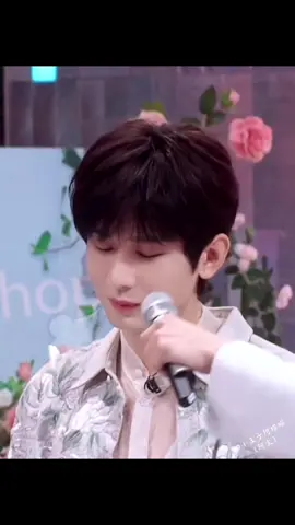 ชอบความฟ้องพี่ในตอนท้าย🤣🤣ความน่ารักของเกอเกอกับตีตี้น่าเอ็นดูสุดๆใครยังไม่ได้ดูวาไรตี้เทปนี้คือพลาดเพราะฮามานั่งขำเป็นชั่วโมงอะพี่อี้ขยันปล่อยไก่มากน้องซีก็สปอยล์พี่อี้สุดๆ5555555444445427272[เมื่อกี้คลิปโดนปิดเสียง]🧡💚#chengyi成毅 #เฉิงอี้成毅 #zengshunxi曾舜晞 #เจิงซุ่นซี曾舜晞 #xiaoshunyao肖顺尧 #เซียวซุ่นเหยา肖顺尧 #hi6 #วาไรตี้จีน #หอดอกบัวลายมงคล 