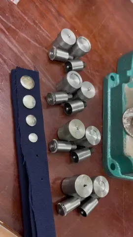 Khuôn cối đóng cúc 4 chi tiết 