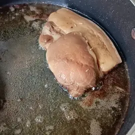 🤮🤢 umaga kami bumili ng karne kasi for sure bagong katay pero habang niluluto naglabasan na mga uod.  whutheef.