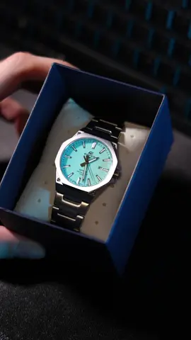 ⌚️Casio Edifice EFR-S108D-2BVUEF #photography #stilllifephotography #stilllife #shooting #color #casio #light #tiffany #watch #orologio #orologiouomo #advertisingphotography 