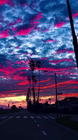 The sunset is so beautiful, I miss you so much. #sunset #fyp 