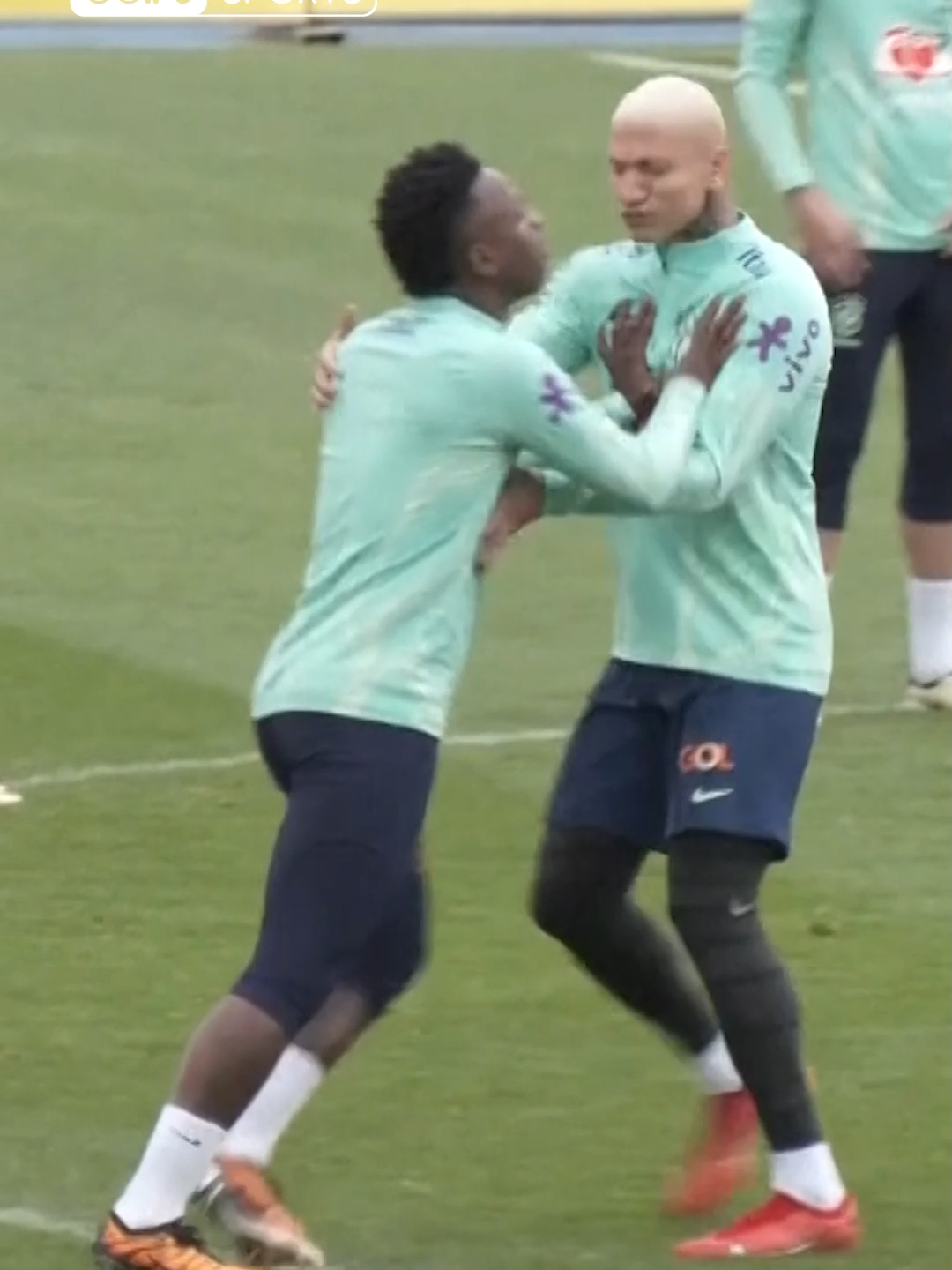 🤣 Vinicius et Richarlison aiment trop s'embrouiller ! #AP #football #soccer #brazil #brésil #vinicius #viniciusjr #vinijr #vini #richarlison #funny #viral #sport #sports #sports #sportstiktok