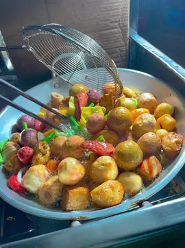 Combo 80k như hình gồm 20 xâu lộn xộn. Em tặng 1 xâu tổng cộng 21 xâu nhé!!! Đồng giá 4k/xâu em tặng thêm da, đậu đũa và khoai miễn phí. Em bán ngay 138B7 nguyễn văn cừ nối dài ( đối diện 6 đời 1 và liên tổ 1 - 2) An Khánh Ninh Kiều Cần Thơ. #cavienchiennhadiidii #xuhuong #cavienchien #cavienchiennuocmam #ăncungtiktok 