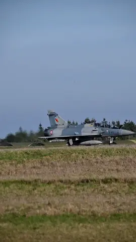 Mirage 2000B 🔥 • • • • • • • • • #airplanesdaily #aviationgeek #mirage #mirage2000 #dassaultmirage