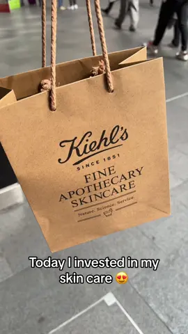 Today I visited the @Kiehl’s Since 1851 store in London kings cross and WOW OH WOW was I blown away! 😍 honestly my skin has never felt this moisturised and healthy ! I was completely blown away by the service that I received within the store. I’m very grateful for the lovely lady who had the patience to not only educate me but to also show me how to properly apply the products onto my face. overall my experience was a 10 out of 10! And because of this I felt confident to invest and now my skin feels amazing. Thank you and I can’t wait to come back. See you soon 😉 #revi#reviewn#skincaren#skincareroutinen#skincaretipse#experience #fypd#londonl#feelinggood