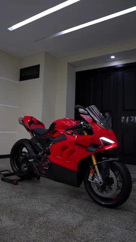 merahnya menyala 🔥🔥 abangku #vixion_modifikasi #yamaha #ducati #slowmo #slowmotion #video #cinematic #videoviral #fyp #viral 
