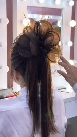 Makeup xinh , Tóc đẹp đang chờ các em về team Menh nhé , nhind bài của hvien nhà em thi đả biết rồi nhé , từng là hoc vien rat sợ toc  và rat yếu tóc giờ thì làm như vậy đây  #teamkimtuyen #kimtuyenmakeupacademy #tocdep #xuhuong 