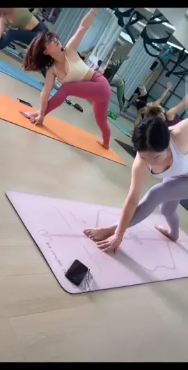 Thảm tập yoga định tuyến này hot thiệt sự các chị em ạ #thamtapyoga #thamtapgym #yogalover #xuhuong 