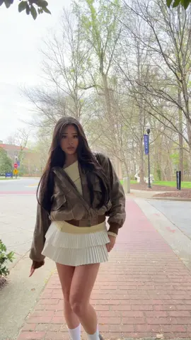 i feel like theres no girls on my pagee i want the girlies 