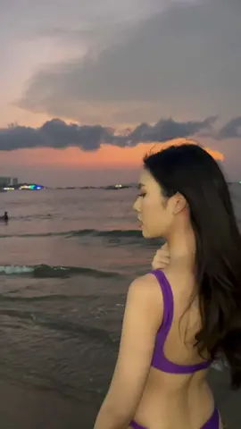 Em thấy gì trong buổi chiều lạc lõng. Đôi vai gầy không cõng nổi thanh xuân. .#PEPSIRAVOLUTION #xuhuongtiktok #xuhuong #girl #khamphatrungquoc86 #xuhuong2023 #tiktok #tiktok #hanoi # #gaixinh #bikini #bikinimodel #BienHinhKieuHanh   #quanao #travel #dulich #dulichvietnam #trend #trending #beach #fashion #streetvibes #gym #reels 