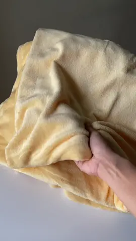 super lambot ng kumot nato kaya laging masarap tulog ko 🥰 #fyp #blanket #kumot #microfiberblanket #microfiber #softblanket 
