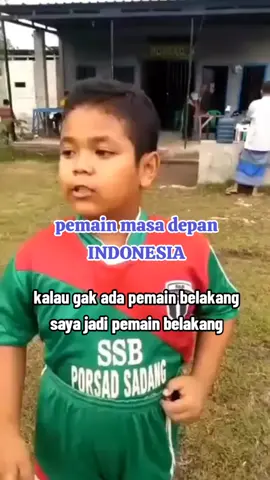 satu2nya pemain di dunia Kita butuh pemain sepak bola seperti dia.  Menguasai segala lini 😂